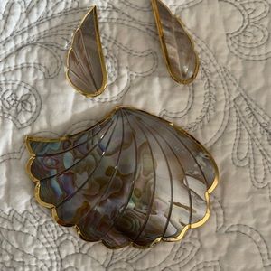 Beautiful Shell Pendant/Belt with Earrings Set